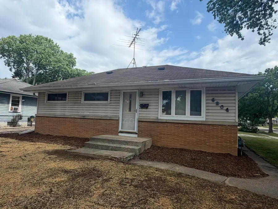 6204 W Thurston Ave, Milwaukee, WI 53218 - #2