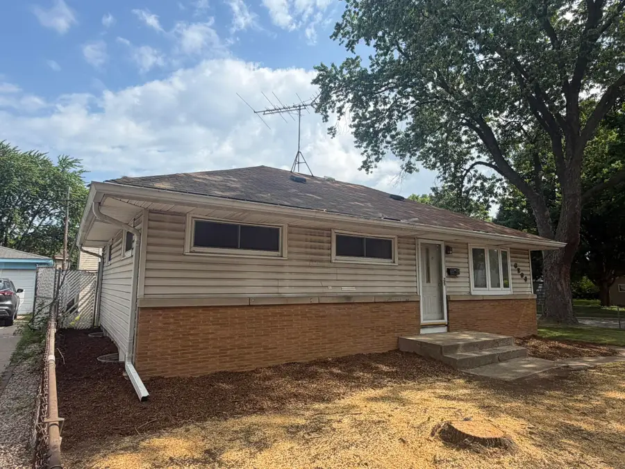 6204 W Thurston Ave, Milwaukee, WI 53218 - #3