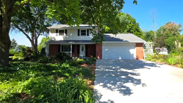 W174N7507 Joanne Dr, Menomonee Falls, WI 53051