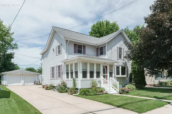 617 N Main St, Mayville, WI 53050