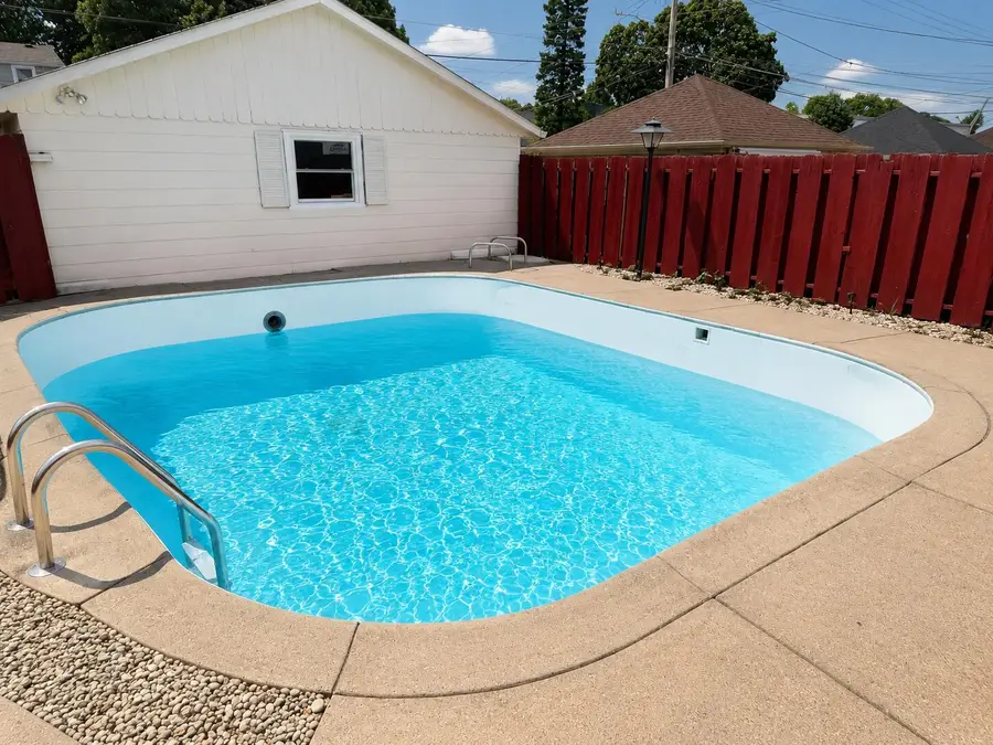 2423 S 60th St, West Allis, WI 53219 - #2