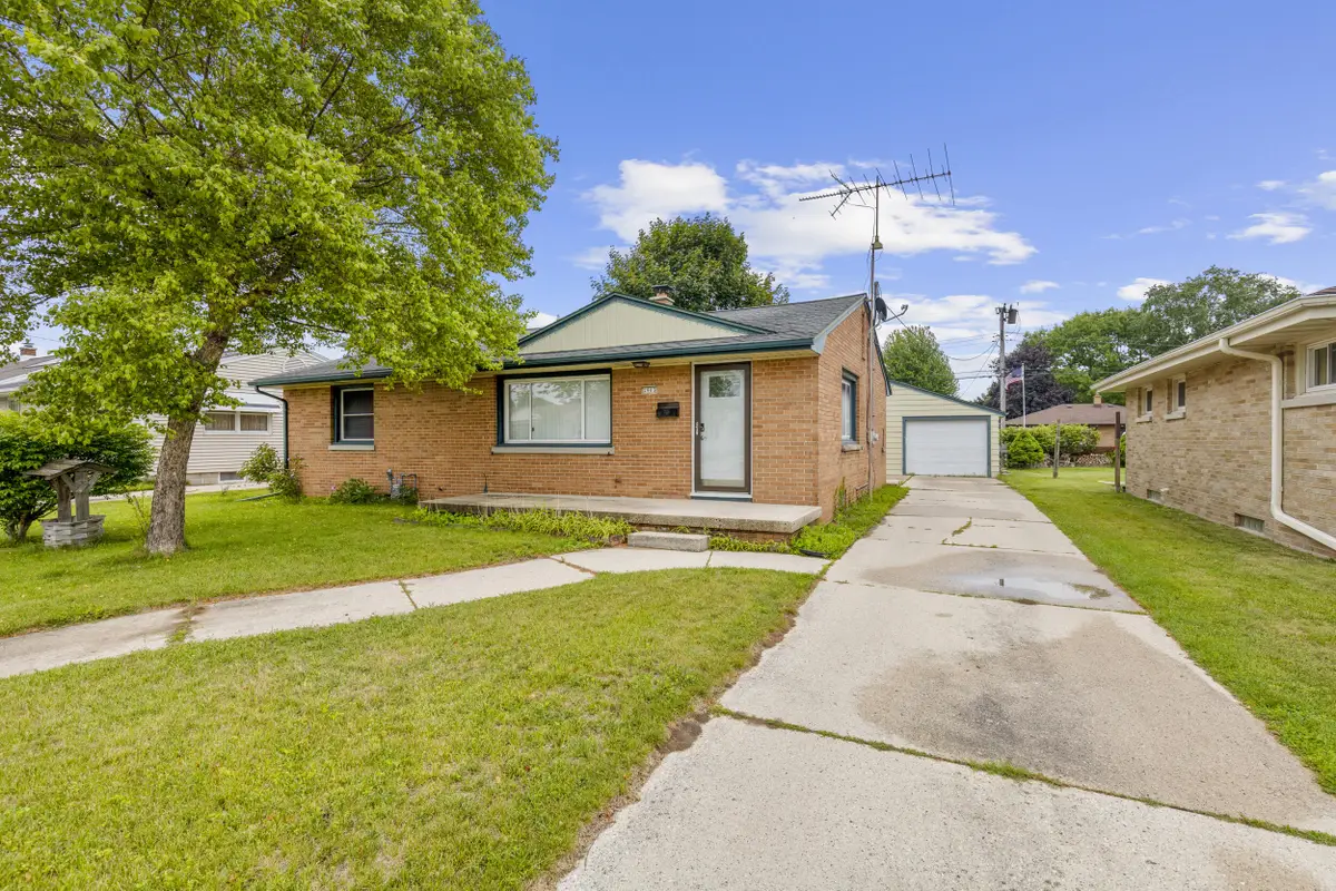2903 Wedemeyer St, Sheboygan, WI 53081 - #1