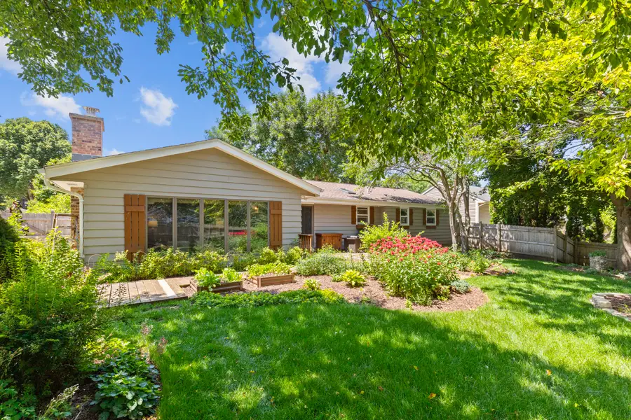 750 Crestwood Dr, Waukesha, WI 53188 - #2