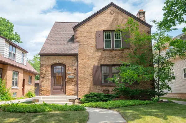 2640 N 72nd St, Wauwatosa, WI 53213