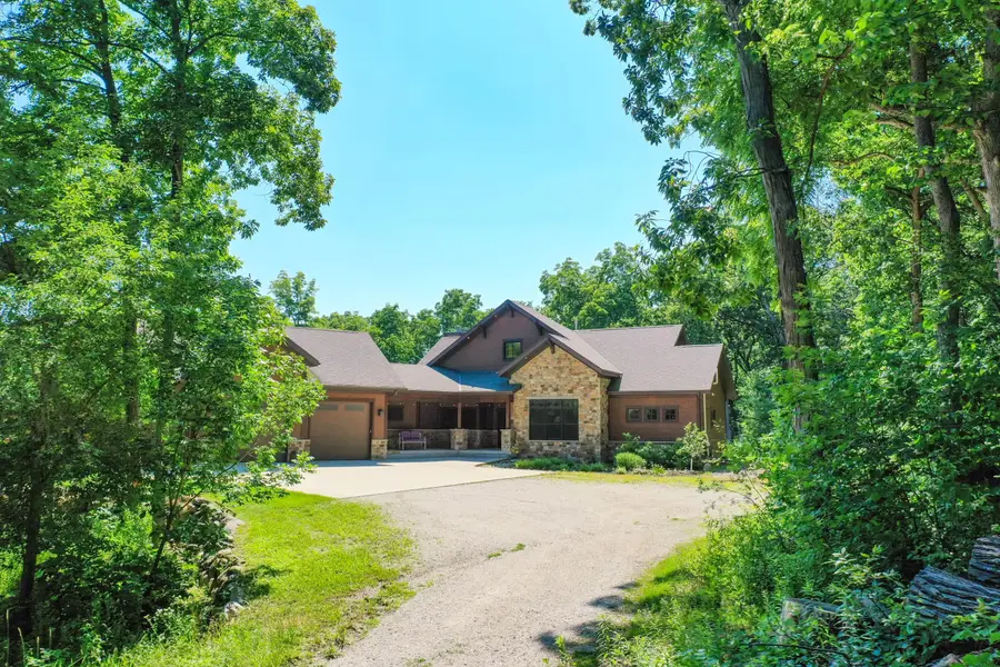 1062 N English Settlement Ave, Rochester, WI 53105 - #2
