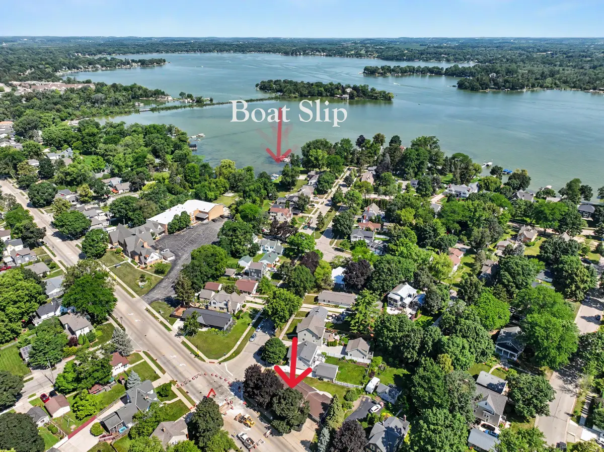 632 W Wisconsin Ave, Oconomowoc, WI 53066 - #1