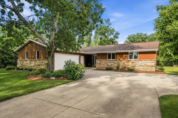 3713 Highcliff Ct, Sheboygan, WI 53083