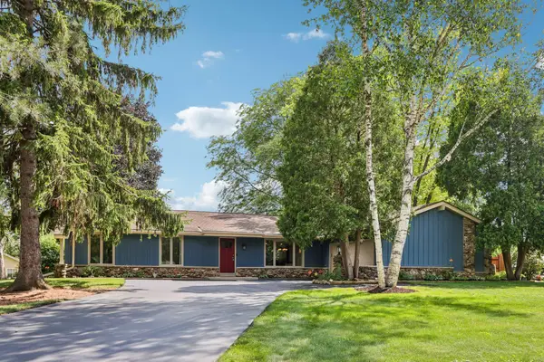 17675 Wexford Ct, Brookfield, WI 53045