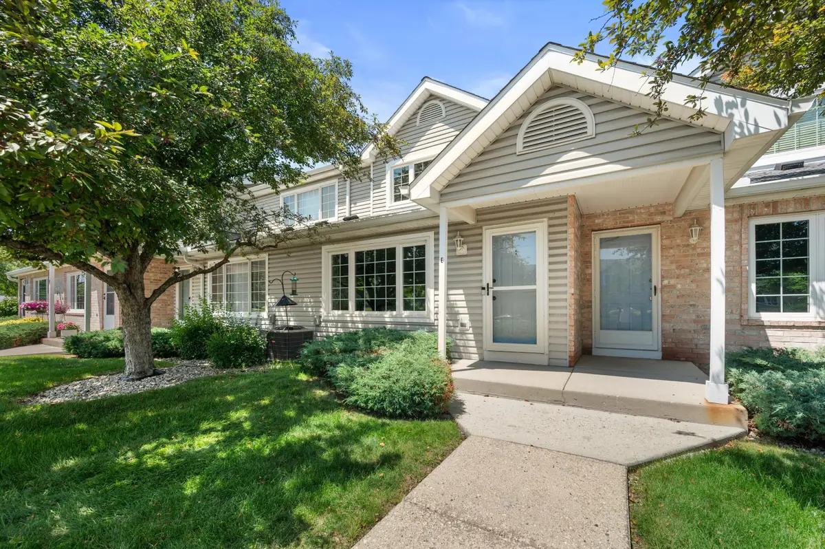 10154 W Whitnall Edge Dr, Franklin, WI 53132 - #1