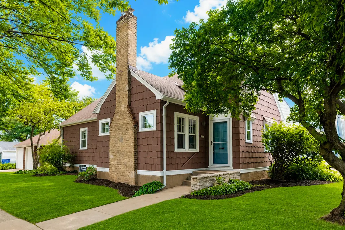 5901 N Shoreland Ave, Whitefish Bay, WI 53217 - #1