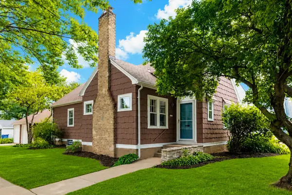 5901 N Shoreland Ave, Whitefish Bay, WI 53217