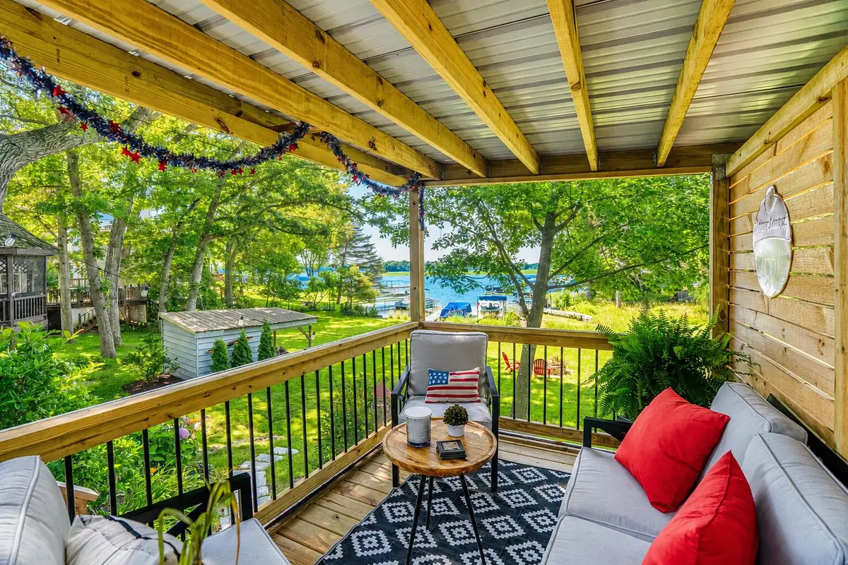 29205 White Oak Ln, Waterford, WI 53185 - #1