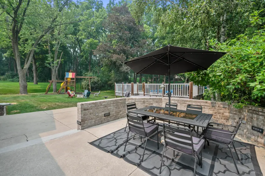 2816 Woodridge Ct, Waukesha, WI 53188 - #2