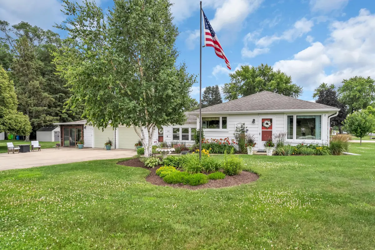 104 Homestead Rd, Delavan, WI 53115 - #1