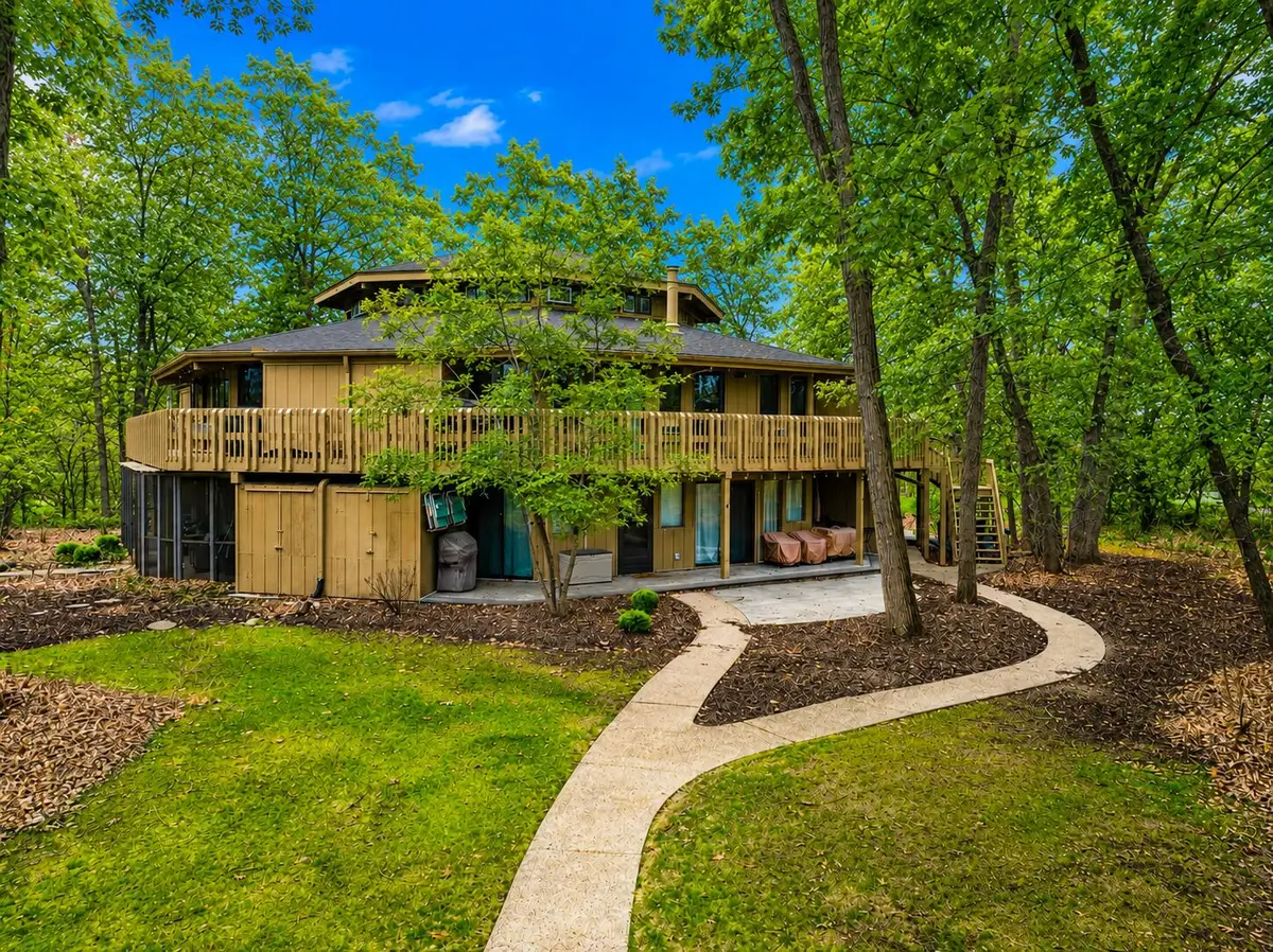 404 Deerpath W, Fontana, WI 53125 - #1