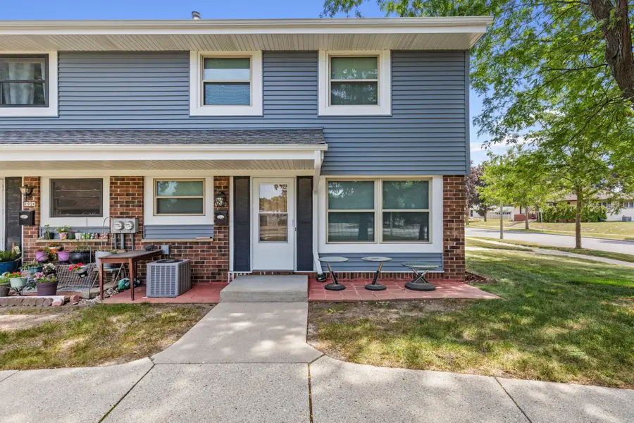 1924 W Salem St, Milwaukee, WI 53221 - #2
