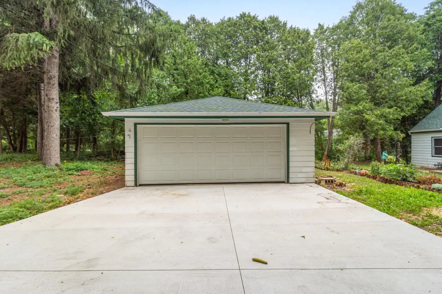 1900 Edgewater Dr Dr, Grafton, WI 53024 - #3