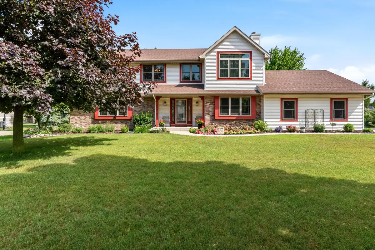 952 Arlon Ct, Belgium, WI 53004 - #1