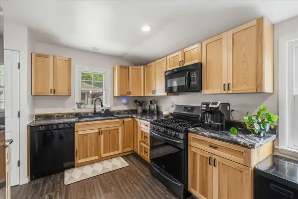 8013 W Waterford Ave, Milwaukee, WI 53220