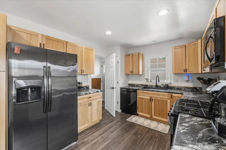 8013 W Waterford Ave, Milwaukee, WI 53220 - #3