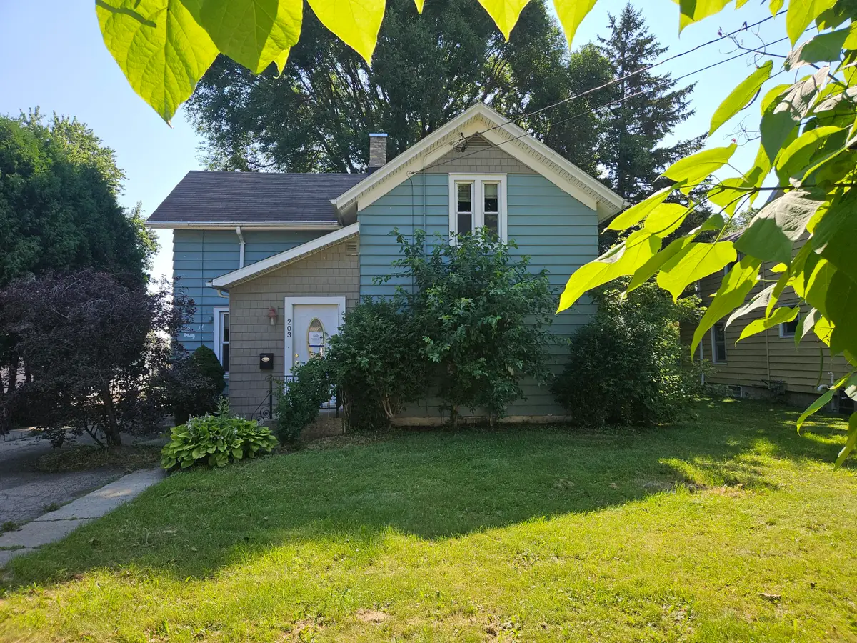 203 Wayland St, Beaver Dam, WI 53916 - #1