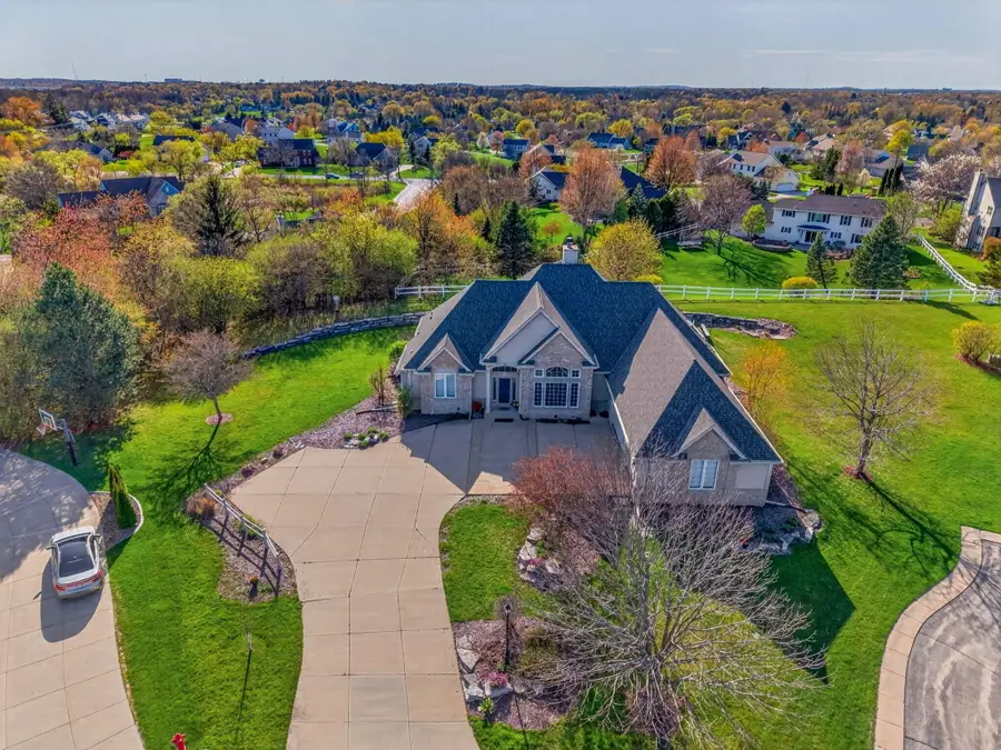 W132N6509 West View Ct, Menomonee Falls, WI 53051 - #2