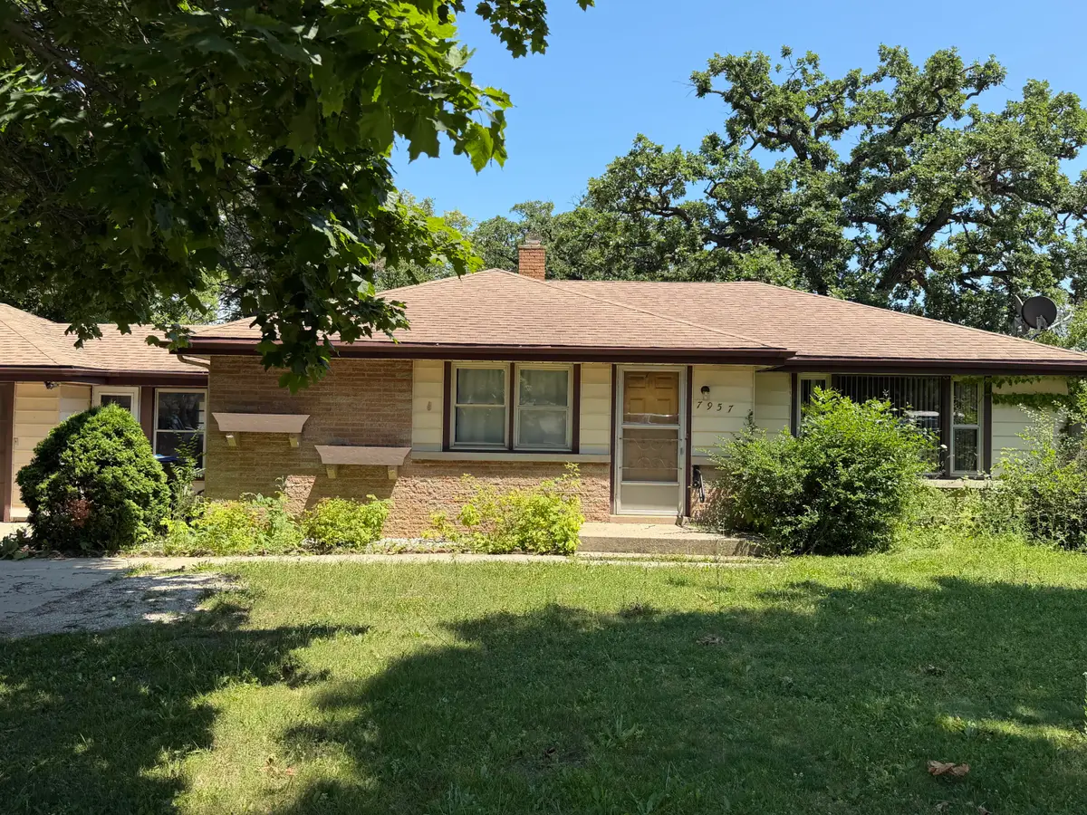 7957 Cooper Rd, Pleasant Prairie, WI 53158 - #1