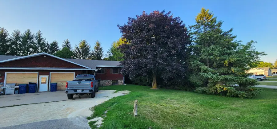 296 Connie Dr, Newburg, WI 53090 - #2