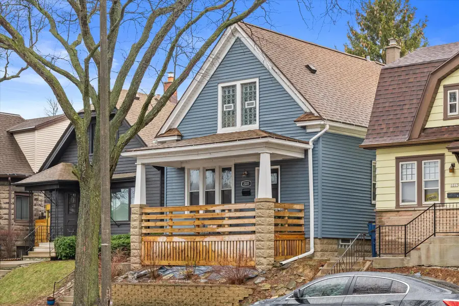 2221 E Oklahoma Ave, Milwaukee, WI 53207 - #2