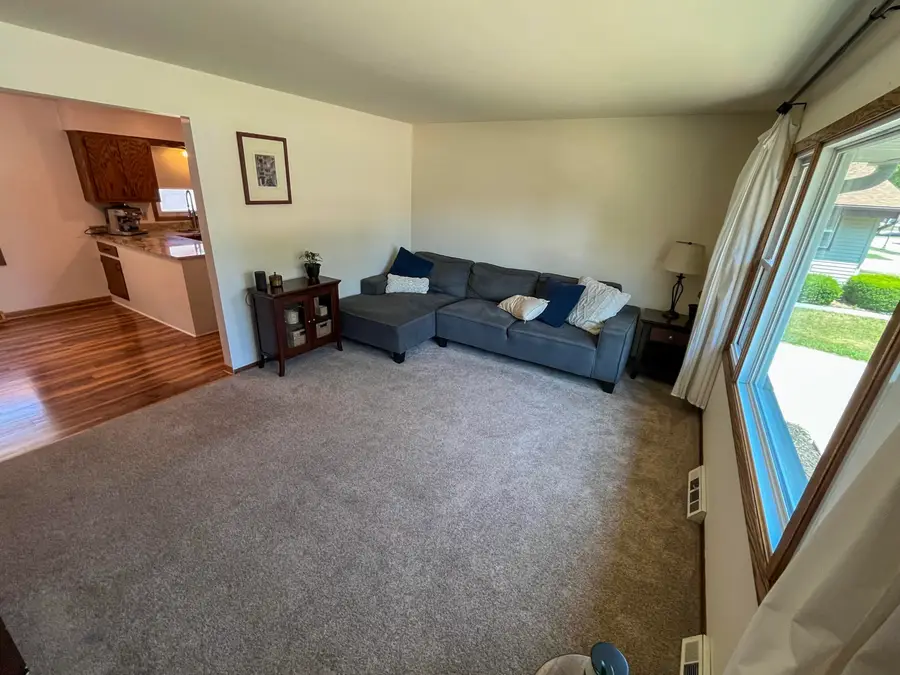 8642 S Fenway Ct, Oak Creek, WI 53154 - #2
