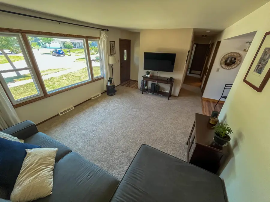 8642 S Fenway Ct, Oak Creek, WI 53154 - #3