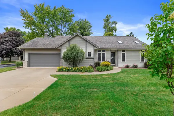W232N3080 Emerald Ln, Pewaukee, WI 53072