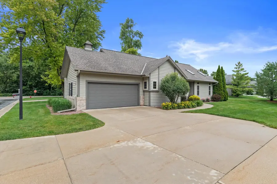 W232N3080 Emerald Ln, Pewaukee, WI 53072 - #3