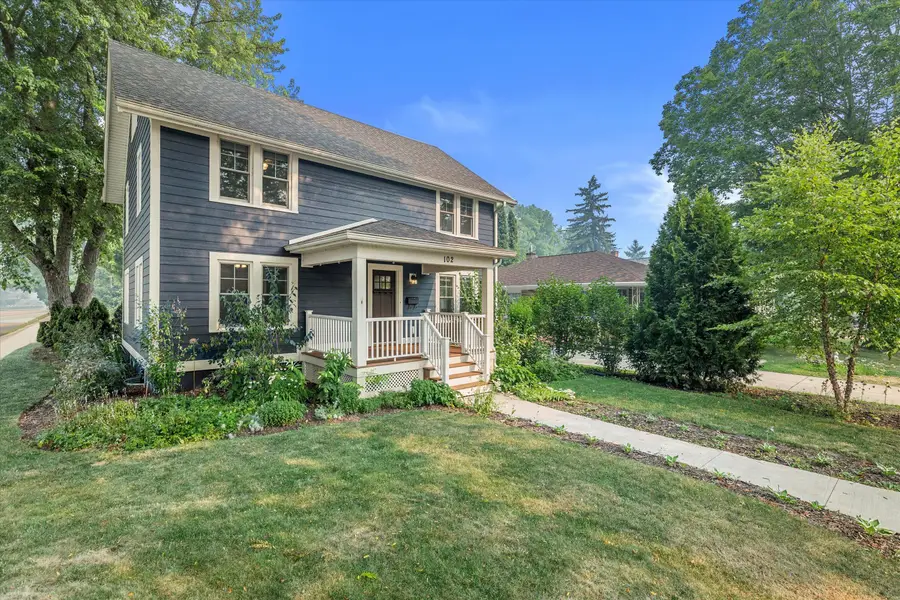 102 Woodland Ln, Oconomowoc, WI 53066 - #2