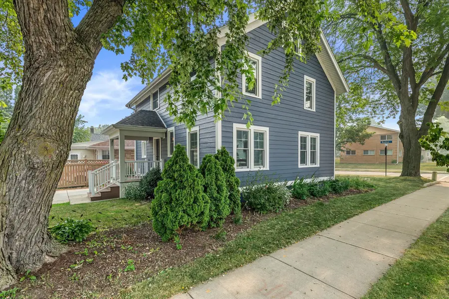 102 Woodland Ln, Oconomowoc, WI 53066 - #3