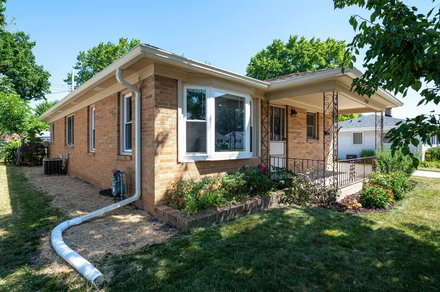 2906 Delaware Ave, Racine, WI 53403 - #3