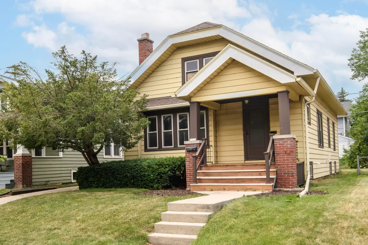 1971 S 81st St, West Allis, WI 53219 - #1