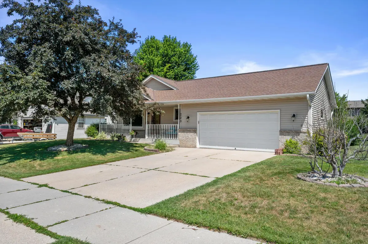 220 Whisper Ln, Kewaskum, WI 53040 - #1