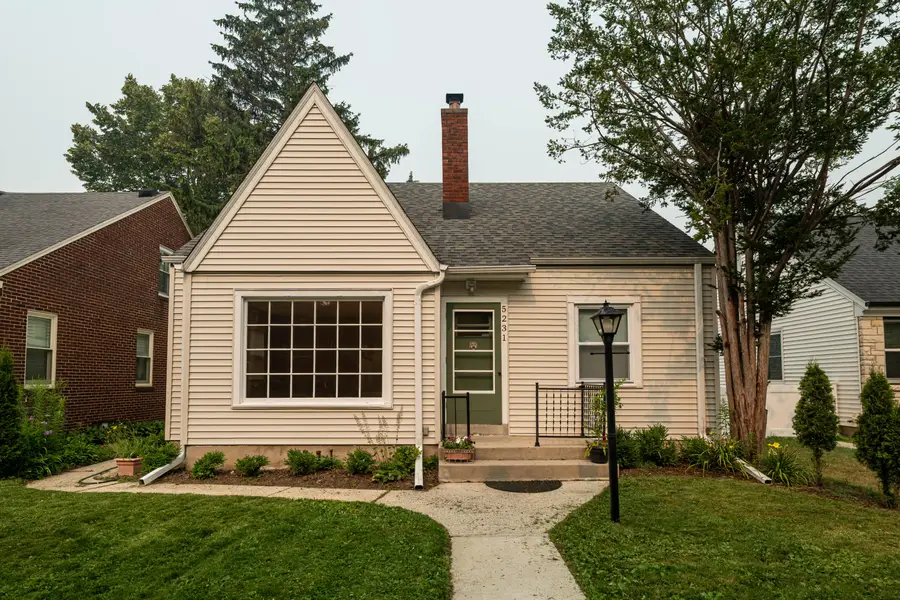 5231 N Bay Ridge Ave, Whitefish Bay, WI 53217 - #2