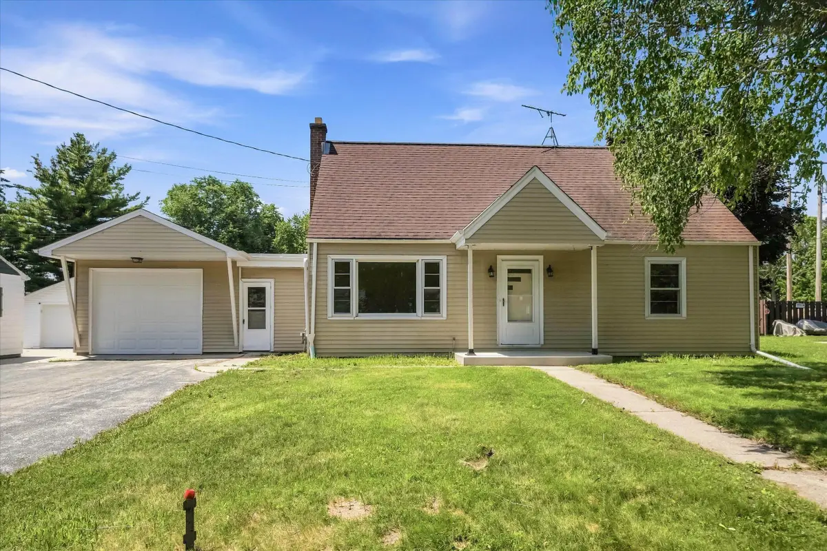1109 11th Ave, Grafton, WI 53024 - #1