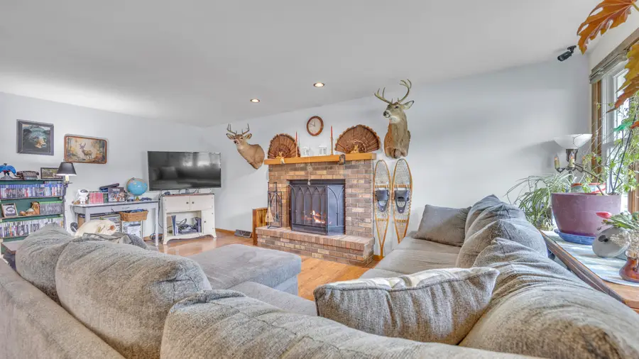 707 Goldfinch Ln, Howards Grove, WI 53083 - #2