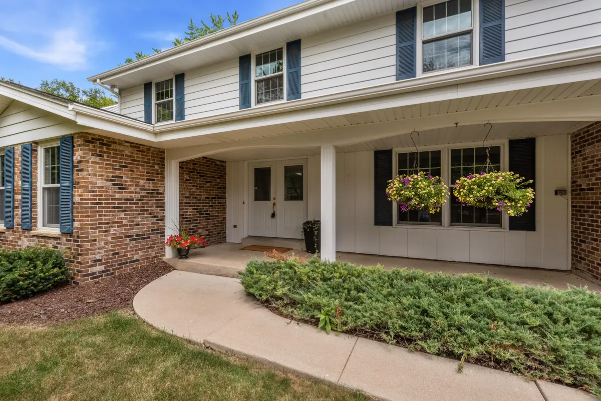 10312 N Versailles Ct, Mequon, WI 53092 - #1