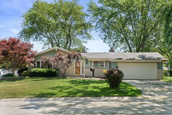 6131 Twin Oak Dr, Greendale, WI 53129