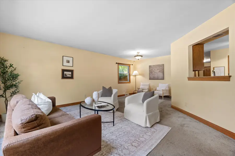 6131 Twin Oak Dr, Greendale, WI 53129 - #3