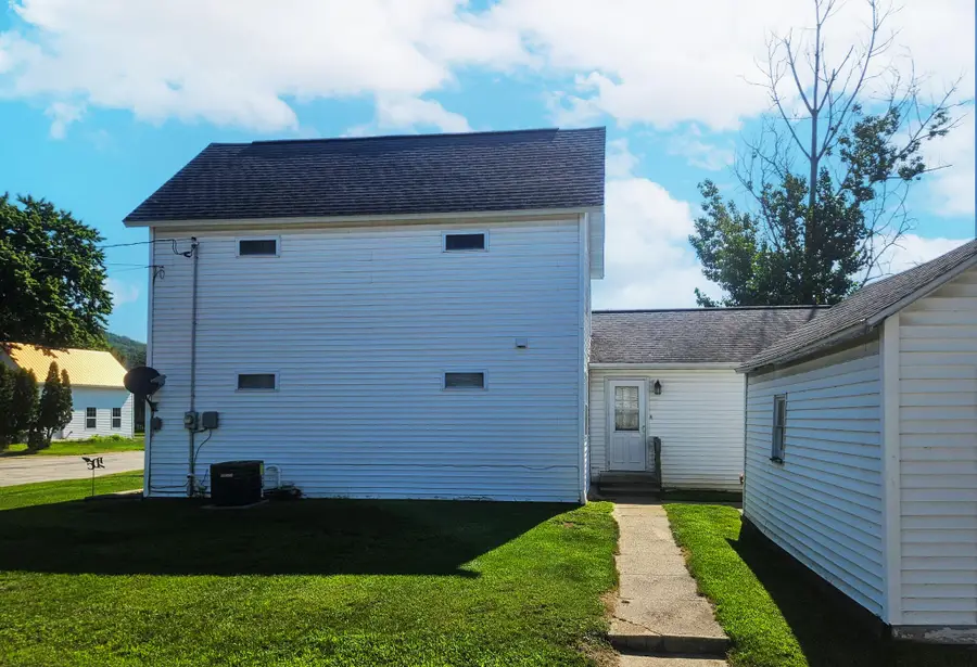 514 E Iowa St, Prairie Du Chien, WI 53821 - #2