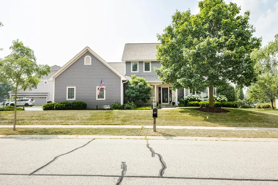 1847 Springhouse Dr, Oconomowoc, WI 53066 - #2
