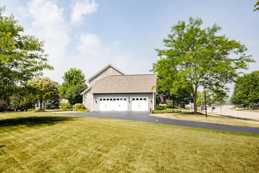 1847 Springhouse Dr, Oconomowoc, WI 53066 - #3