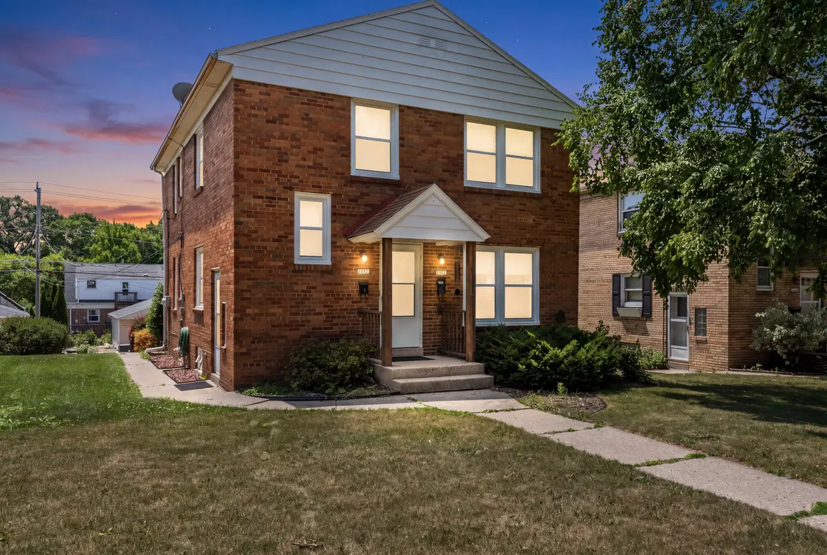 5311 W Hayes Ave, West Allis, WI 53219 - #1