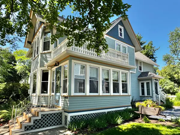 520 W Wisconsin Ave, Oconomowoc, WI 53066