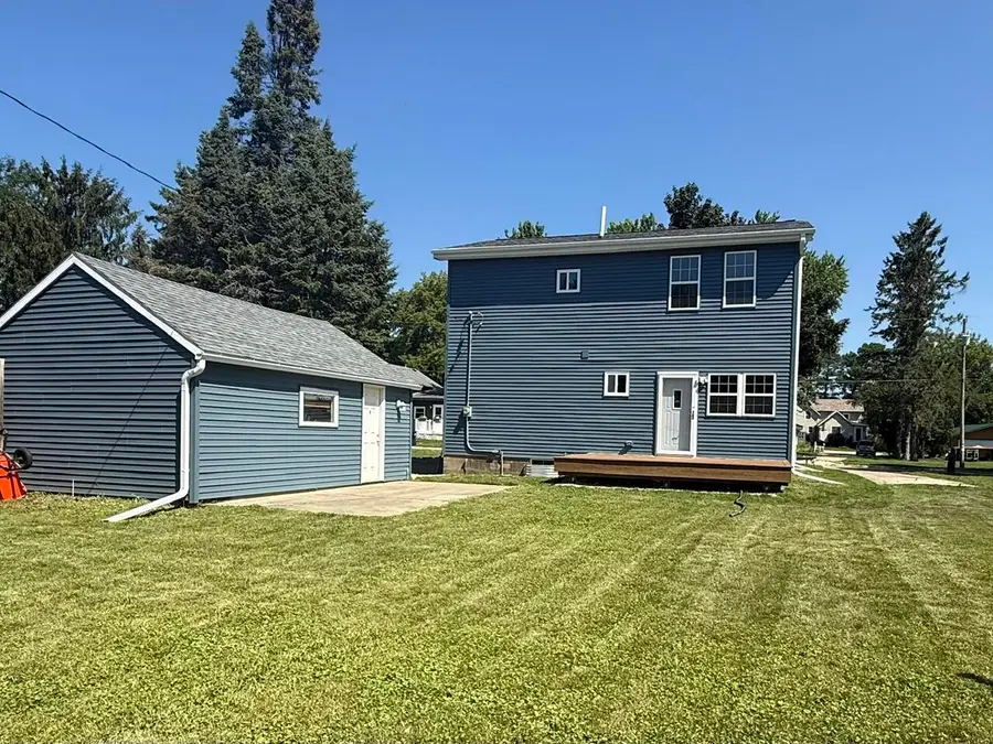 717 Minerva St, Horicon, WI 53032 - #3